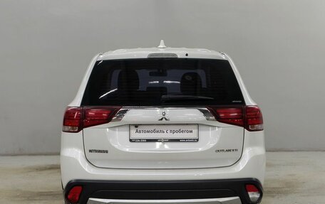 Mitsubishi Outlander III рестайлинг 3, 2018 год, 1 863 000 рублей, 6 фотография