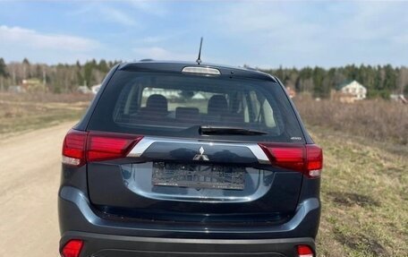 Mitsubishi Outlander III рестайлинг 3, 2016 год, 1 900 000 рублей, 3 фотография