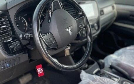 Mitsubishi Outlander III рестайлинг 3, 2016 год, 1 900 000 рублей, 4 фотография