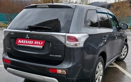 Mitsubishi Outlander III рестайлинг 3, 2014 год, 1 450 000 рублей, 2 фотография