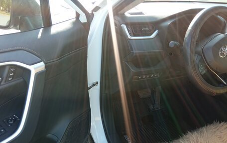 Toyota RAV4, 2021 год, 4 550 000 рублей, 2 фотография