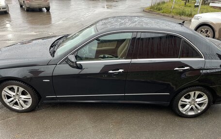 Mercedes-Benz E-Класс, 2011 год, 1 750 000 рублей, 3 фотография