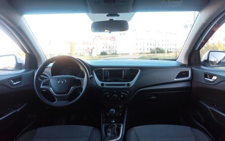 Hyundai Solaris II рестайлинг, 2017 год, 980 000 рублей, 10 фотография