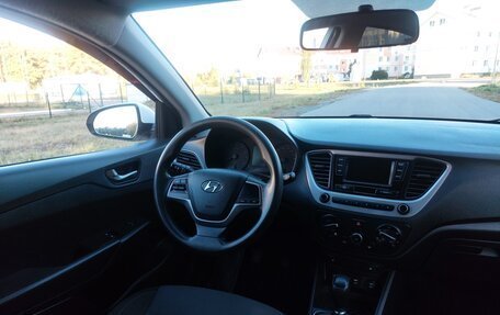 Hyundai Solaris II рестайлинг, 2017 год, 980 000 рублей, 24 фотография