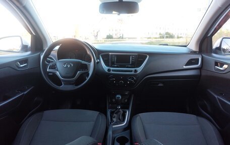 Hyundai Solaris II рестайлинг, 2017 год, 980 000 рублей, 25 фотография