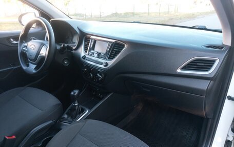 Hyundai Solaris II рестайлинг, 2017 год, 980 000 рублей, 23 фотография