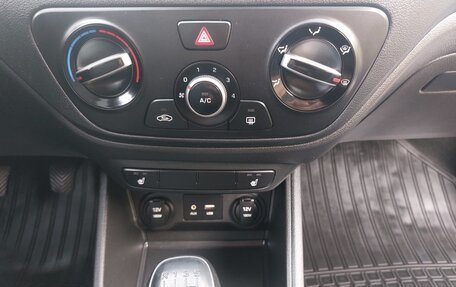 Hyundai Solaris II рестайлинг, 2017 год, 980 000 рублей, 39 фотография