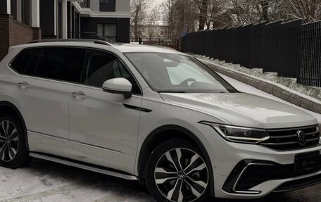 Volkswagen Tiguan II, 2022 год, 2 490 000 рублей, 1 фотография