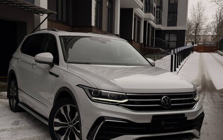 Volkswagen Tiguan II, 2022 год, 2 490 000 рублей, 2 фотография