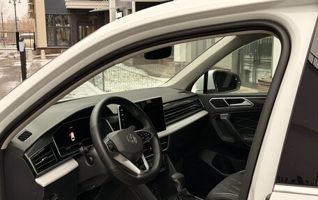 Volkswagen Tiguan II, 2022 год, 2 490 000 рублей, 6 фотография