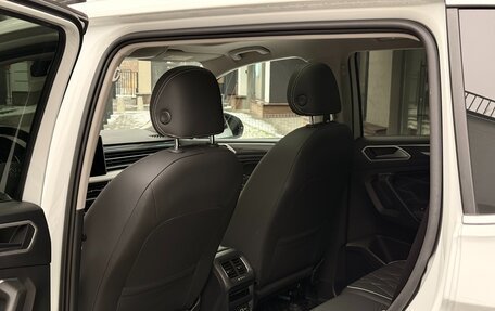 Volkswagen Tiguan II, 2022 год, 2 490 000 рублей, 7 фотография