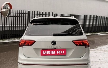 Volkswagen Tiguan II, 2022 год, 2 490 000 рублей, 3 фотография