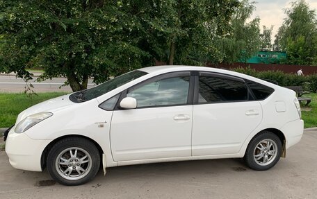 Toyota Prius, 2011 год, 800 000 рублей, 3 фотография