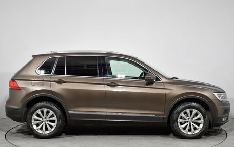 Volkswagen Tiguan II, 2018 год, 2 850 000 рублей, 4 фотография