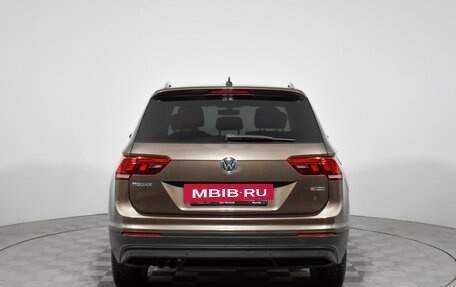 Volkswagen Tiguan II, 2018 год, 2 850 000 рублей, 6 фотография