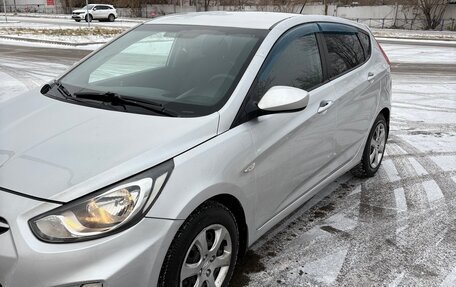 Hyundai Solaris II рестайлинг, 2012 год, 670 000 рублей, 3 фотография