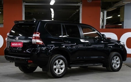 Toyota Land Cruiser Prado 150 рестайлинг 2, 2017 год, 4 298 000 рублей, 5 фотография