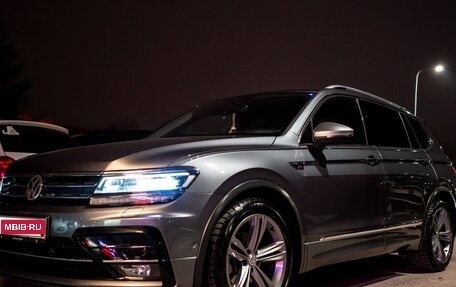 Volkswagen Tiguan II, 2019 год, 3 350 000 рублей, 1 фотография