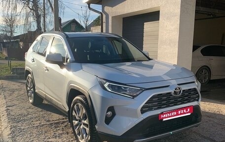 Toyota RAV4, 2020 год, 3 400 000 рублей, 2 фотография
