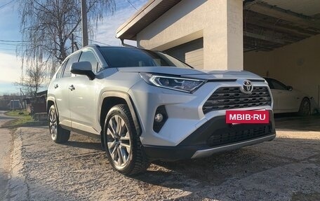 Toyota RAV4, 2020 год, 3 400 000 рублей, 3 фотография
