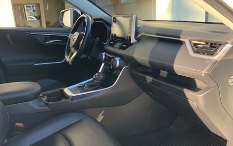 Toyota RAV4, 2020 год, 3 400 000 рублей, 8 фотография