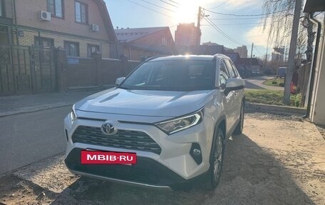 Toyota RAV4, 2020 год, 3 400 000 рублей, 6 фотография