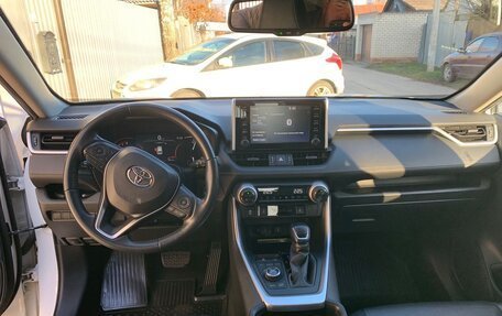 Toyota RAV4, 2020 год, 3 400 000 рублей, 26 фотография