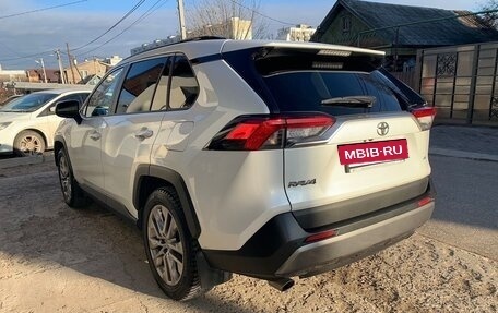 Toyota RAV4, 2020 год, 3 400 000 рублей, 24 фотография