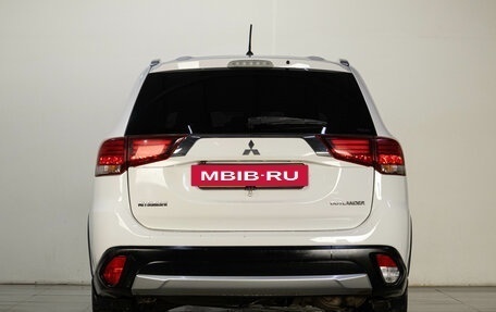 Mitsubishi Outlander III рестайлинг 3, 2016 год, 1 769 000 рублей, 6 фотография