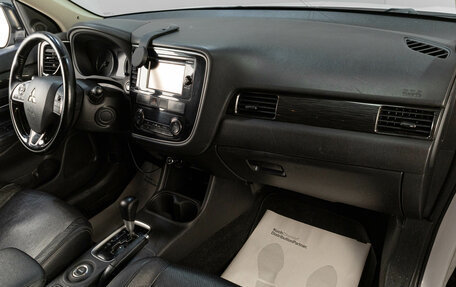 Mitsubishi Outlander III рестайлинг 3, 2016 год, 1 769 000 рублей, 15 фотография