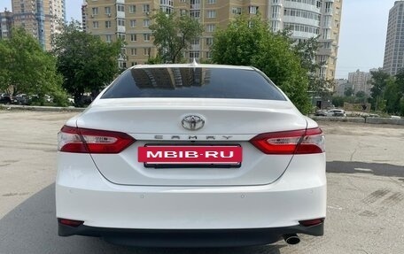 Toyota Camry, 2021 год, 2 700 000 рублей, 3 фотография