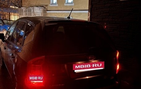 KIA Carens III (RP), 2011 год, 750 000 рублей, 7 фотография