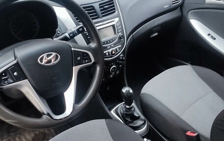 Hyundai Solaris II рестайлинг, 2013 год, 720 000 рублей, 6 фотография