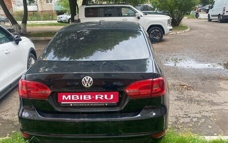 Volkswagen Jetta VI, 2013 год, 900 000 рублей, 3 фотография