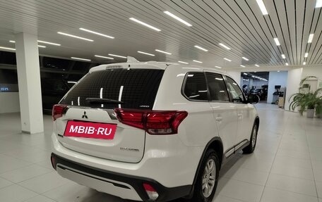 Mitsubishi Outlander III рестайлинг 3, 2018 год, 1 717 000 рублей, 2 фотография