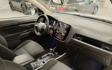 Mitsubishi Outlander III рестайлинг 3, 2018 год, 1 717 000 рублей, 7 фотография