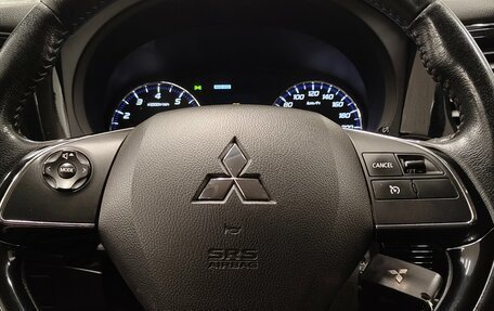 Mitsubishi Outlander III рестайлинг 3, 2018 год, 1 717 000 рублей, 13 фотография
