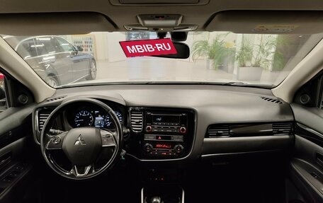 Mitsubishi Outlander III рестайлинг 3, 2018 год, 1 717 000 рублей, 9 фотография