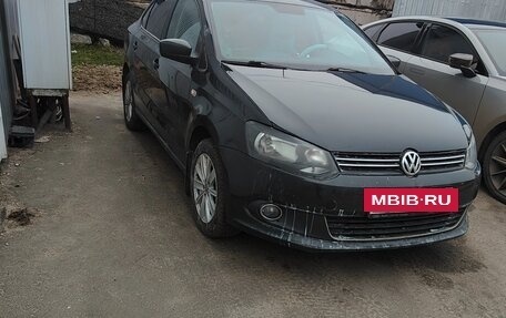 Volkswagen Polo VI (EU Market), 2013 год, 750 000 рублей, 2 фотография