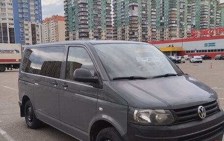 Volkswagen Caravelle T5, 2011 год, 1 300 000 рублей, 1 фотография