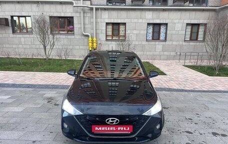 Hyundai Solaris II рестайлинг, 2021 год, 1 400 000 рублей, 8 фотография