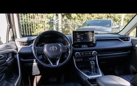 Toyota RAV4, 2021 год, 3 000 000 рублей, 3 фотография