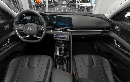 Hyundai Elantra, 2024 год, 2 600 000 рублей, 8 фотография