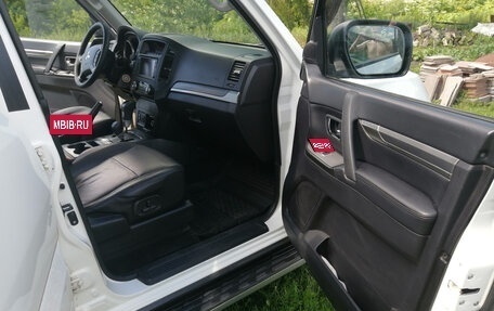 Mitsubishi Pajero IV, 2011 год, 1 900 000 рублей, 16 фотография