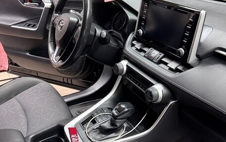 Toyota RAV4, 2019 год, 3 100 000 рублей, 9 фотография