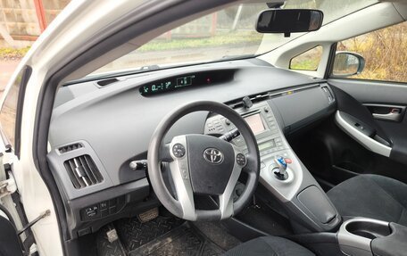 Toyota Prius, 2012 год, 1 300 000 рублей, 13 фотография