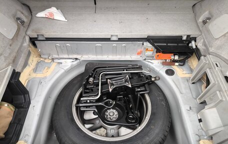 Toyota Prius, 2012 год, 1 300 000 рублей, 18 фотография