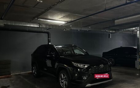 Toyota RAV4, 2021 год, 3 500 000 рублей, 3 фотография