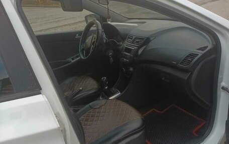 Hyundai Solaris II рестайлинг, 2014 год, 325 000 рублей, 4 фотография