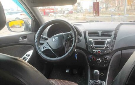 Hyundai Solaris II рестайлинг, 2014 год, 325 000 рублей, 7 фотография